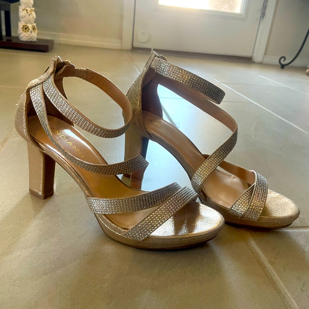 Size Women’s 7 Gold sparkle heels